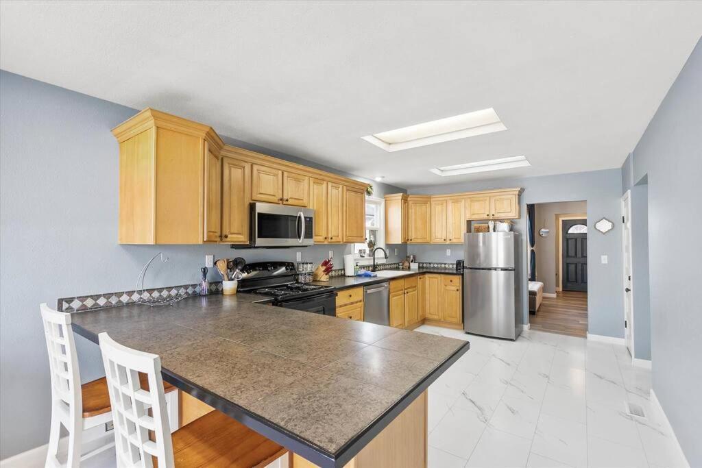 Mins To Dwntwn & Arena Backyard Bbq King Bed Holiday home Spokane