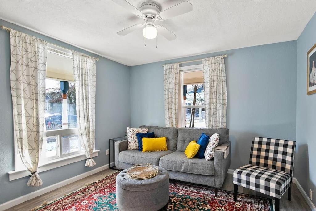 Holiday home Mins To Dwntwn & Arena Backyard Bbq King Bed